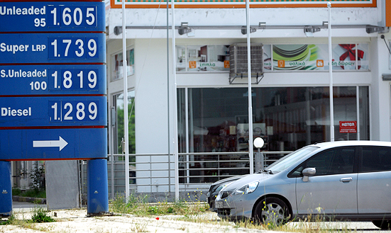 Νέα βενζίνη και νέες ετικέτες σε πρατήρια και αυτοκίνητα