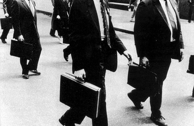 Μυστικά κονδύλια : Πού και πόσα χρήματα διανέμονται από τα υπουργεία