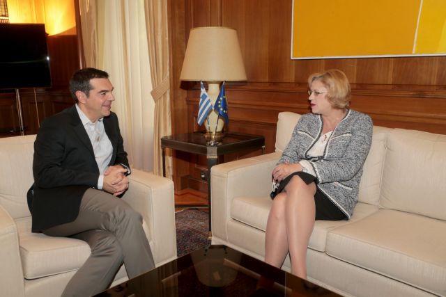 Συνάντηση Τσίπρα με την επίτροπο Κορίνα Κρέτσου