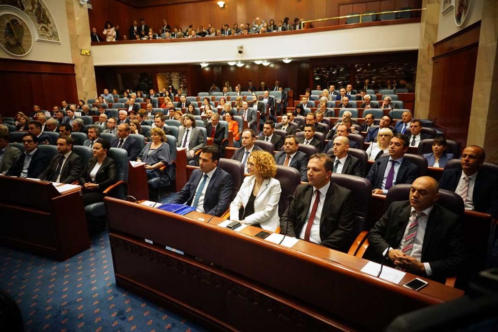 Ποιοι είναι οι 8 «προδότες» του VMRO που ψήφισαν υπέρ της συμφωνίας