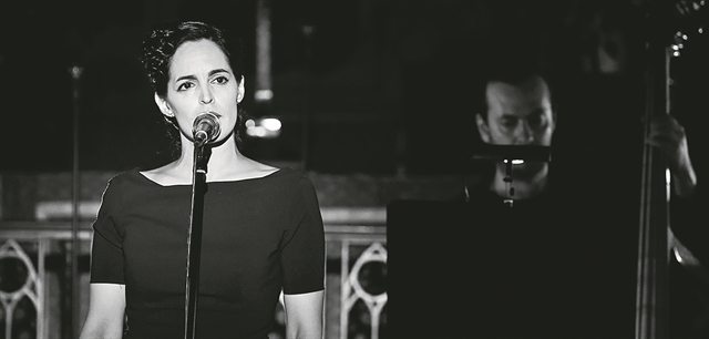 «Βλέπω τα τραγούδια σαν φυλαγμένες μνήμες»