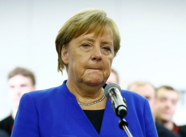 Μεταξύ σφύρας και άκμονος η Μέρκελ