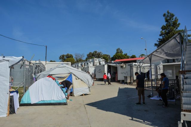 Αποστολή στη Μόρια: Πρόσφυγες εκδίδονται για 5 ευρώ στον καταυλισμό
