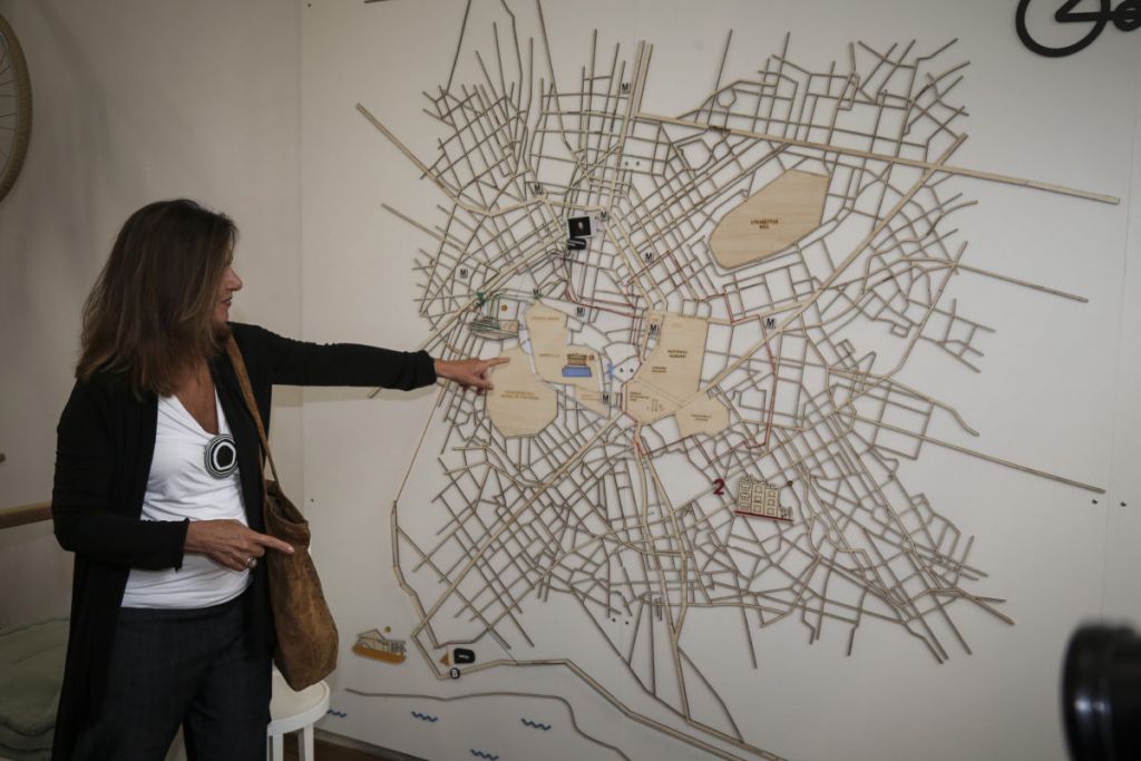 Εγκαινιάστηκαν τα επτά νέα καταστήματα στην πλατεία Θεάτρου