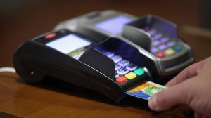 Πρόστιμο 1.000 ευρώ σε 143 κλάδους που υποχρεούνται να έχουν POS (λίστα)