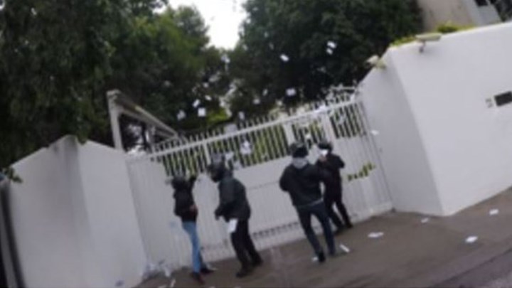 «Επιδρομή» στο σπίτι του αμερικανού πρεσβευτή