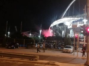 Επεισόδια στο ΟΑΚΑ : ξύλο, μολότοφ και δακρυγόνα