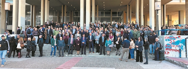 «Και χίλιες φορές να μας βγάλουν, χίλιες φορές θα ξαναμπούμε»