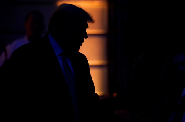 Ο Τραμπ βάζει τέλος στην υπηκοότητα παιδιών μεταναστών