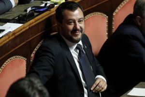 Οργή για την απόφαση Σαλβίνι να απομακρύνει τους μετανάστες από το Ριάτσε