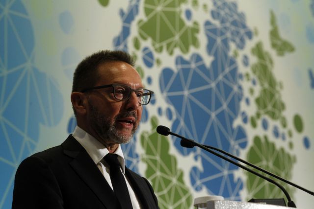 Δύο γραμμές στο Μαξίμου για τον Στουρνάρα