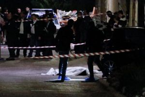 Ενέδρα θανάτου: Εκτέλεσαν Ελληνοαυστραλό, σύζυγο γνωστού μοντέλου, στη Βούλα (εικόνες)