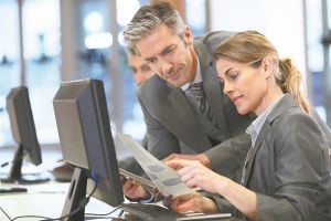 80 διοικητικοί στον τομέα των τελωνείων και της φορολογίας