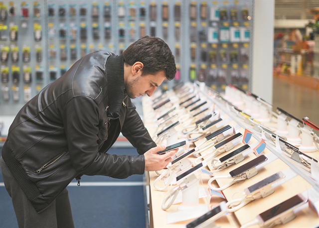 ÎŸÎ¹ Î•Î»Î»Î·Î½ÎµÏ‚ Ï€ÏÎ¿Ï„Î¹Î¼Î¿ÏÎ½ Ï„Î± Î±ÎºÏÎ¹Î²Î¬ smartphones | tanea.gr