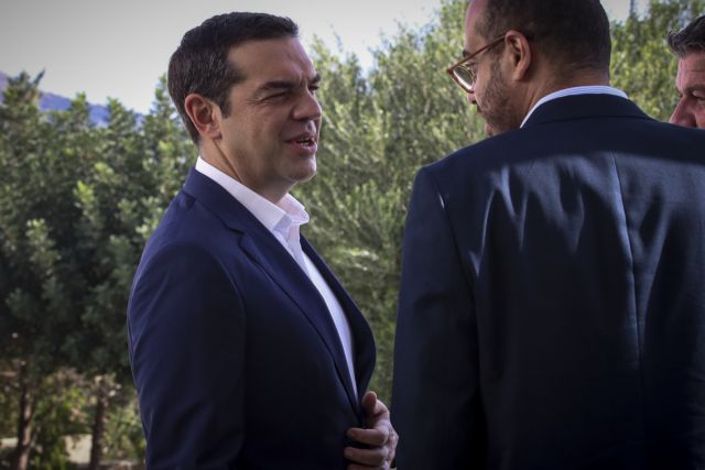 Σε εξέλιξη η συνάντηση Τσίπρα-Αναστασιάδη