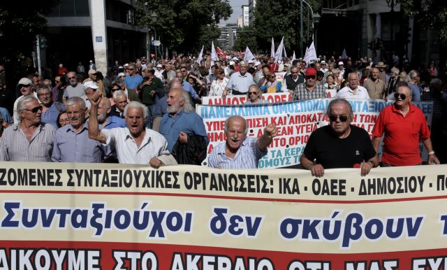 Μπλόκο δανειστών στο παιχνίδι με τις συντάξεις