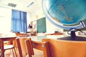 Λέσβος: Ξενοφοβία και ρατσισμό «διδάσκουν» οι καθηγητές του νησιού