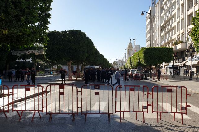 Τυνησία: Εννέα τραυματίες από την επίθεση γυναίκας καμικάζι στο κέντρο της Τύνιδας