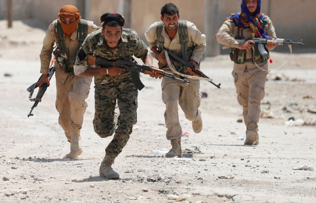 Ο Ερντογάν απειλεί να θάψει τους Κούρδους YPG
