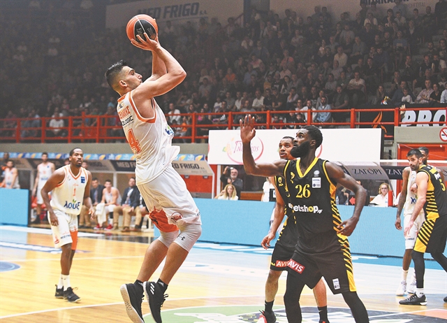 Ονομα και πράμα Λεωνίδας!