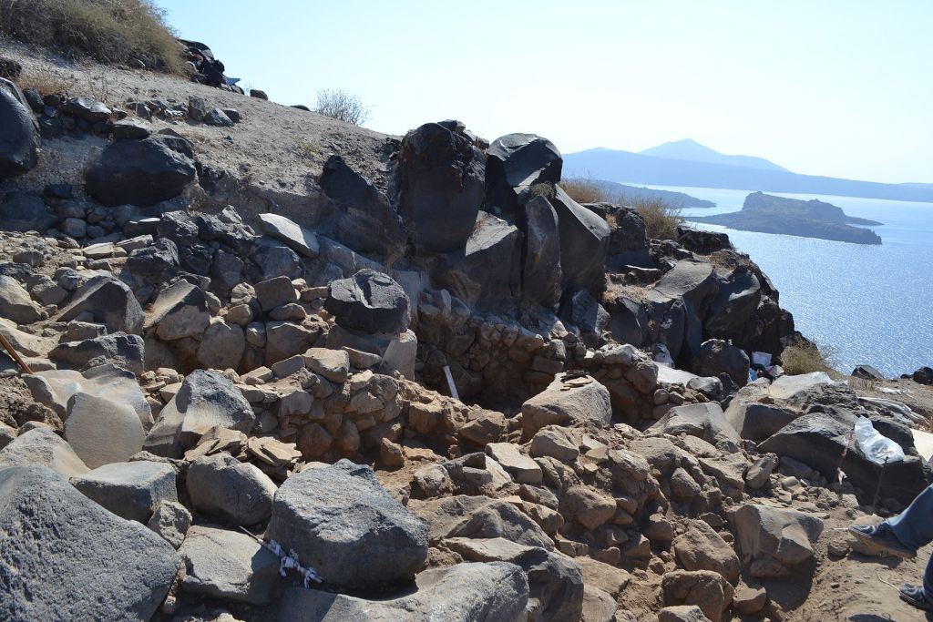 Ευρήματα στη Θηρασία μεταθέτουν την έκρηξη του ηφαιστείου της Σαντορίνης