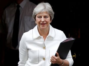 Brexit: Η Μέι ζήτησε το θέμα με τα ιρλανδικά σύνορα να μην εκτροχιάσει τις συνομιλίες