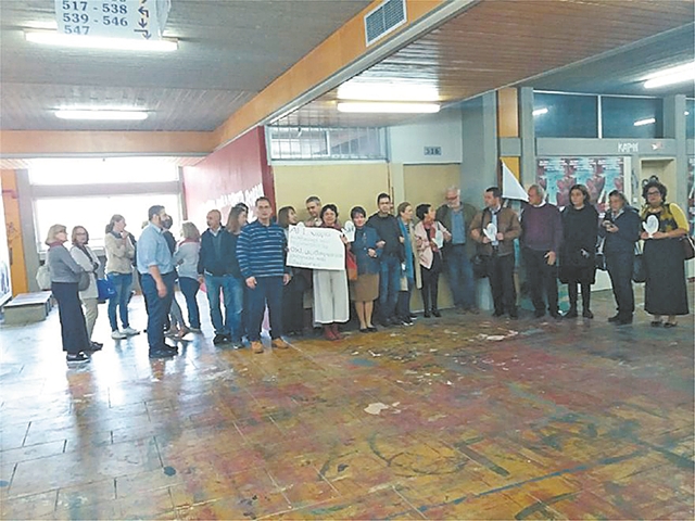 Ο Ρουβίκωνας βάζει λουκέτο στη Φιλοσοφική