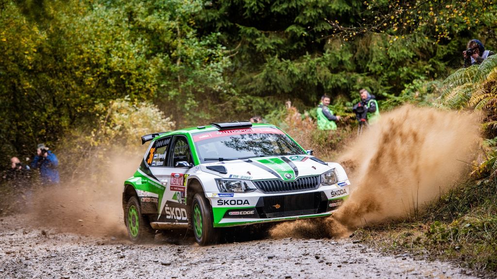 SKODA Fabia R5: Θρίαμβος στο WRC 2 και στα δάση της Ουαλίας