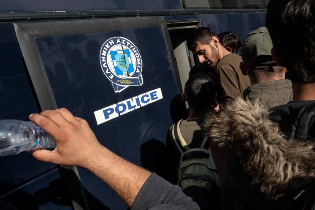 Δύο αστυνομικοί συνελήφθησαν για διευκόλυνση εισόδου παράτυπων μεταναστών