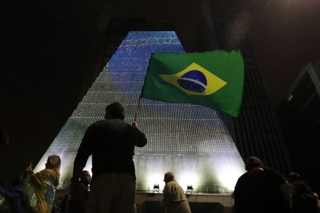 Βραζιλία : Το «τιτίβισμα» Αντάτζι στον Μπολσονάρου για καλή τύχη