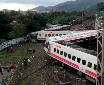 Εκτροχιάστηκε τρένο στην Ταϊβάν – Τουλάχιστον 17 νεκροί