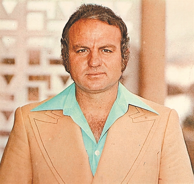 Ο Μάνος Παπαδάκης και το θρυλικό «Θα τα κάψω τα λεφτά μου»