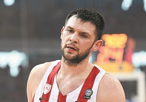 Εμεινε πίσω ο Παπανικολάου