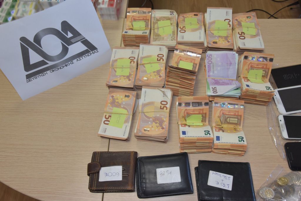 Είχαν 140.000 αναβολικά χάπια και 156.000 ευρώ
