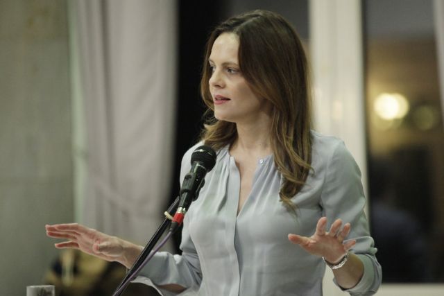 Αχτσιόγλου: Ετοιμος ο νόμος για την μείωση των ασφαλιστικών εισφορών