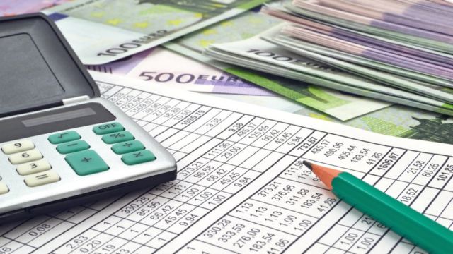 Νομοσχέδιο για τις ασφαλιστικές εισφορές: Ποιους αφορά, πόσο θα πληρώσουν