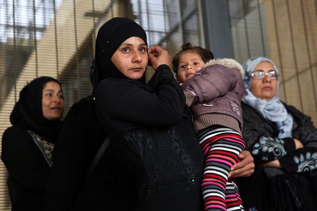 412 πρόσφυγες θα μεταφερθούν από τα νησιά στην ενδοχώρα