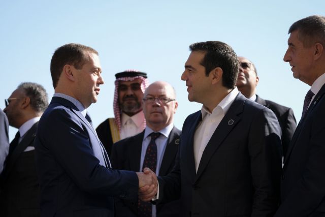 Επαφές Τσίπρα με Αλ Σίσι και Μεντβέντεφ