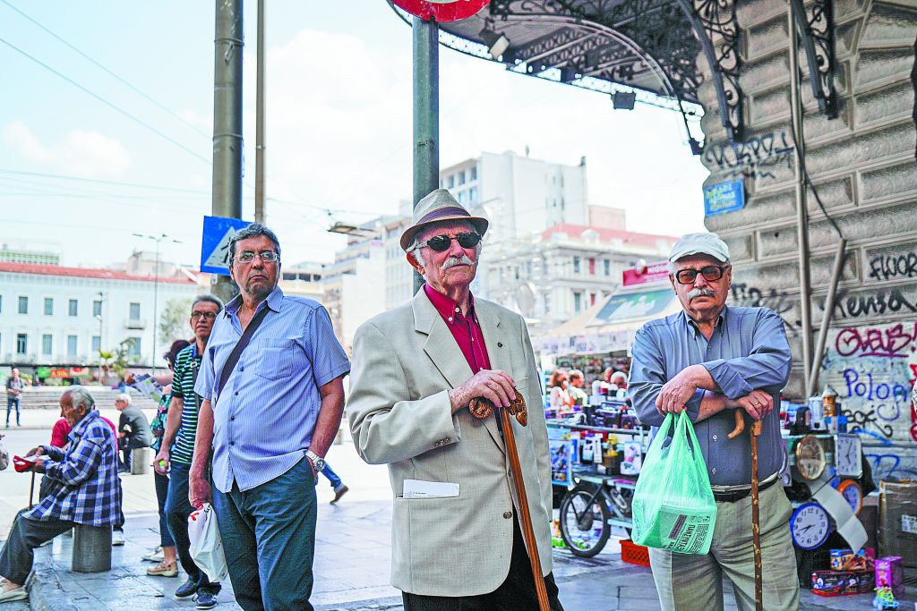 Δόθηκαν τα αναδρομικά στους δύο πρώτους συνταξιούχους
