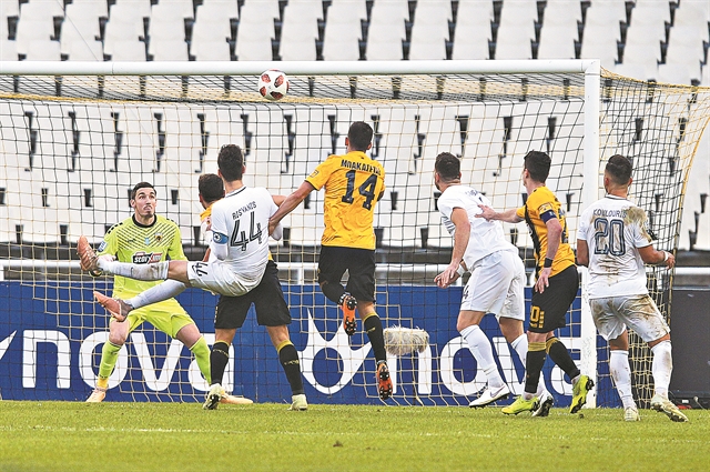 «Αλωσε» το ΟΑΚΑ, τη στρίμωξε στα σκοινιά!