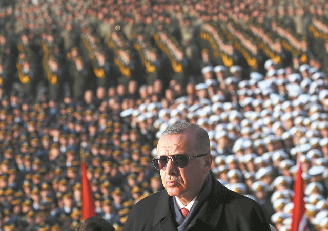 Προεκλογικό «κυνήγι» εξοπλισμών