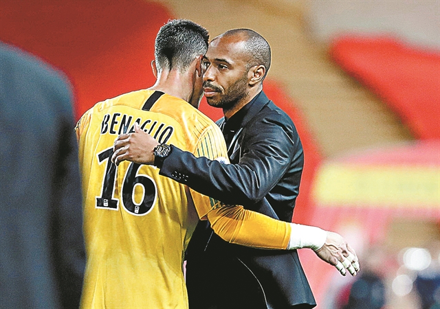 Παρί, Μονακό, βίοι αντίθετοι