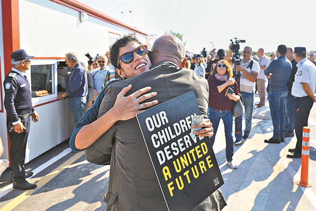 Συγκίνηση στο άνοιγμα δύο  νέων οδοφραγμάτων στην Κύπρο