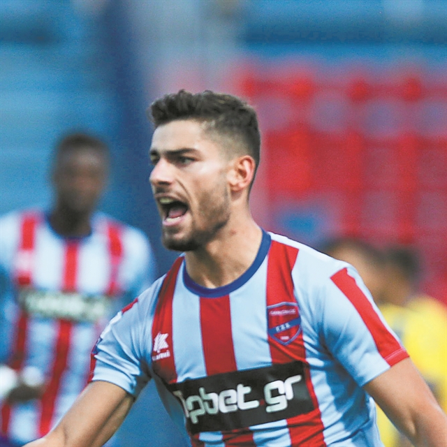 Μασούρας στα κόκκινα