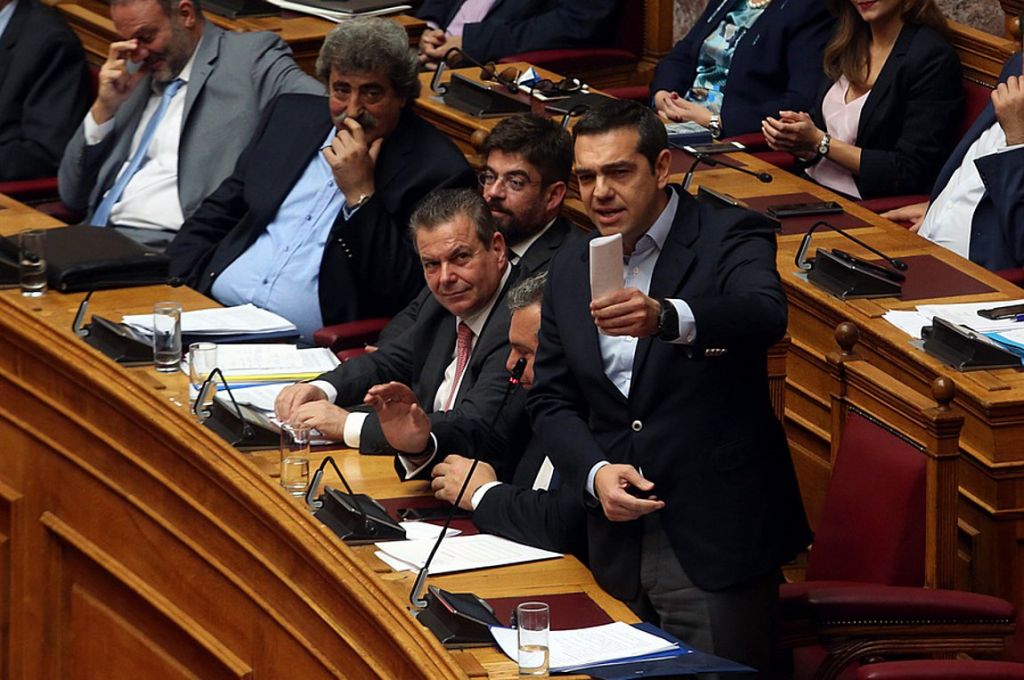 «Λεφτά υπάρχουν» για χιλιάδες προσλήψεις και ψεύτικες υποσχέσεις