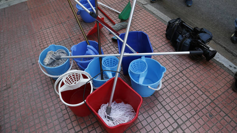 Η 53χρονη φυλακισμένη καθαρίστρια σπάει τη σιωπή της από τις φυλακές