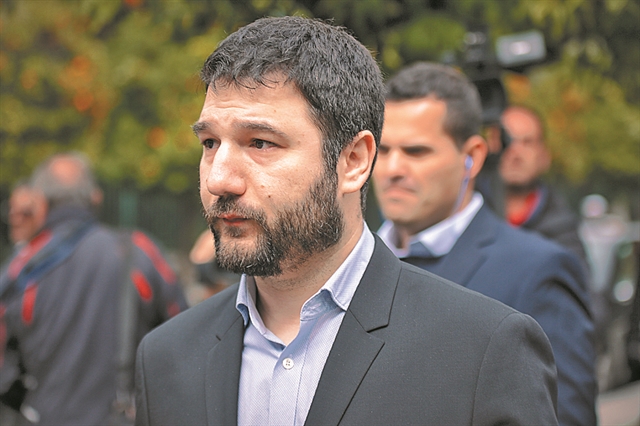 Η Κουμουνδούρου σαμποτάρει το Μαξίμου