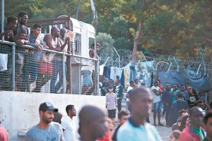 5.000 μετανάστες ζουν σε δομές για 700 άτομα