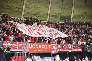 Επίθεση σε φίλους του Ολυμπιακού