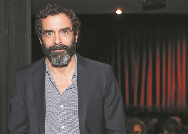 «Με πήρε από το χέρι, με τράνταξε…»